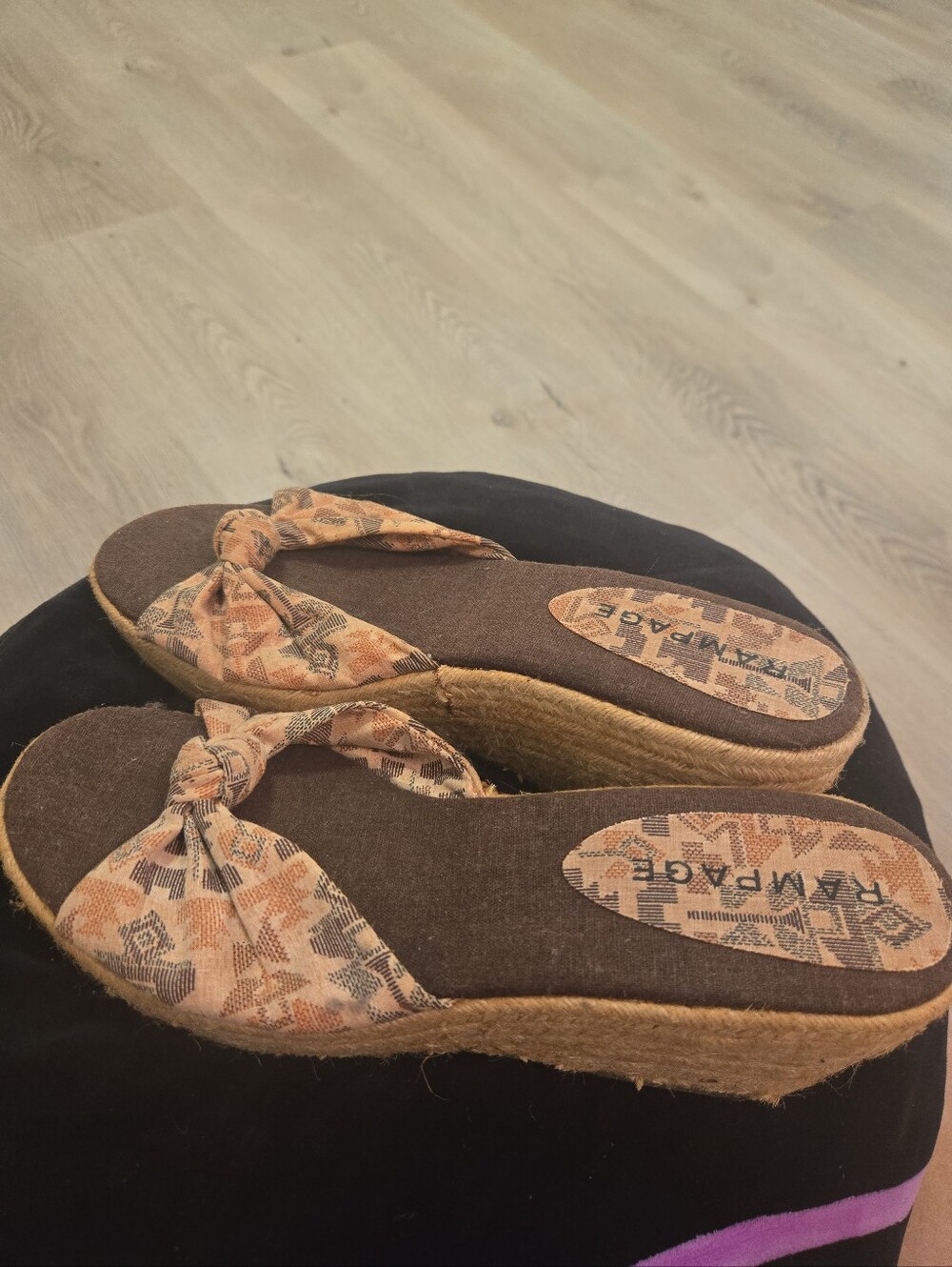 NWOT RAMPAGE Brown Wedge Sandals with Patterned Knotted Straps SZ 10